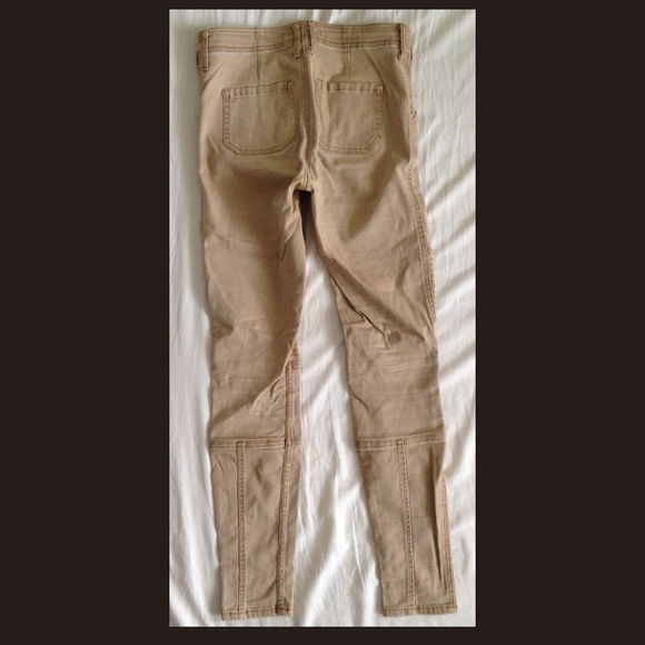 Hollister Pants. Size 00R. - Picture 3 of 4